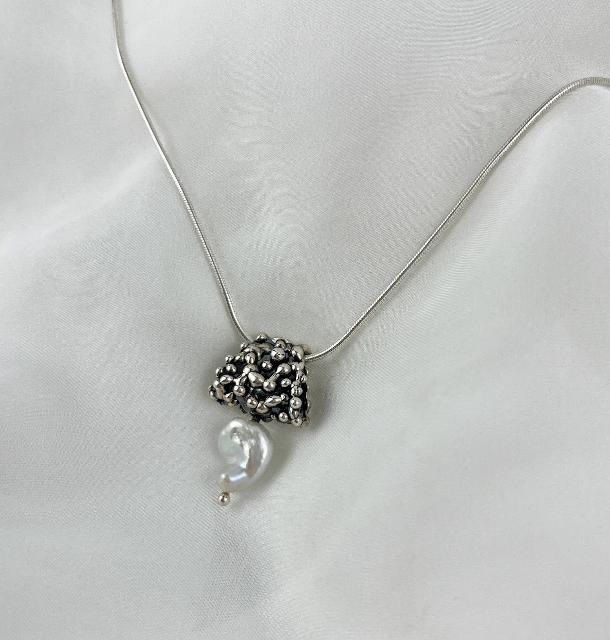 Barnacle Keshi Pearl Pendant Sterling Silver 18&quot;, Option: Large Keshi Pearl Snake Chain