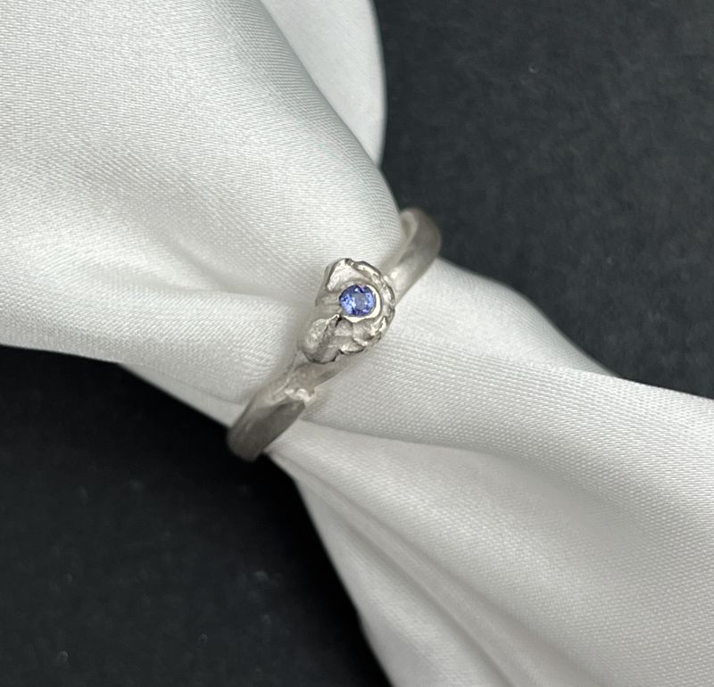 Le Flot Ring with 2mm Tanzanite Size 6.75