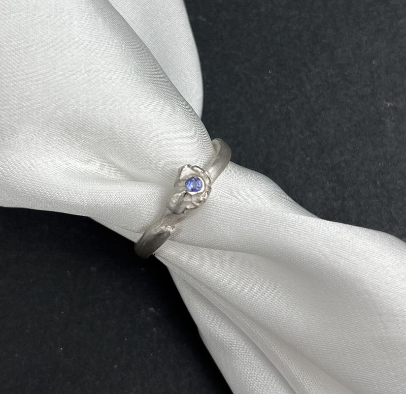 Le Flot Ring with 2mm Tanzanite Size 6.75 Le Flot Ring with 2mm Tanzanite Size 6.75