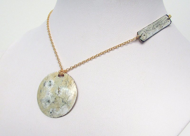 Necklace 17" Cream/Gold tone and Enamel