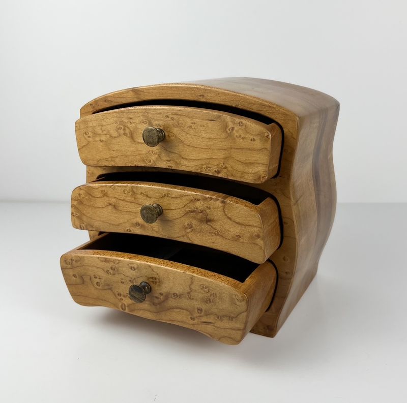 Retro Dresser Toasted Curly Maple, Birdseye 7x7"