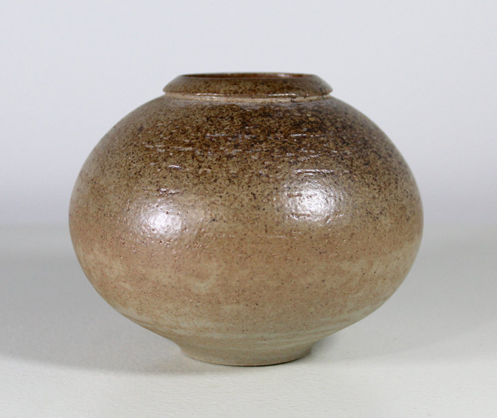 Round Vase Closed Mouth