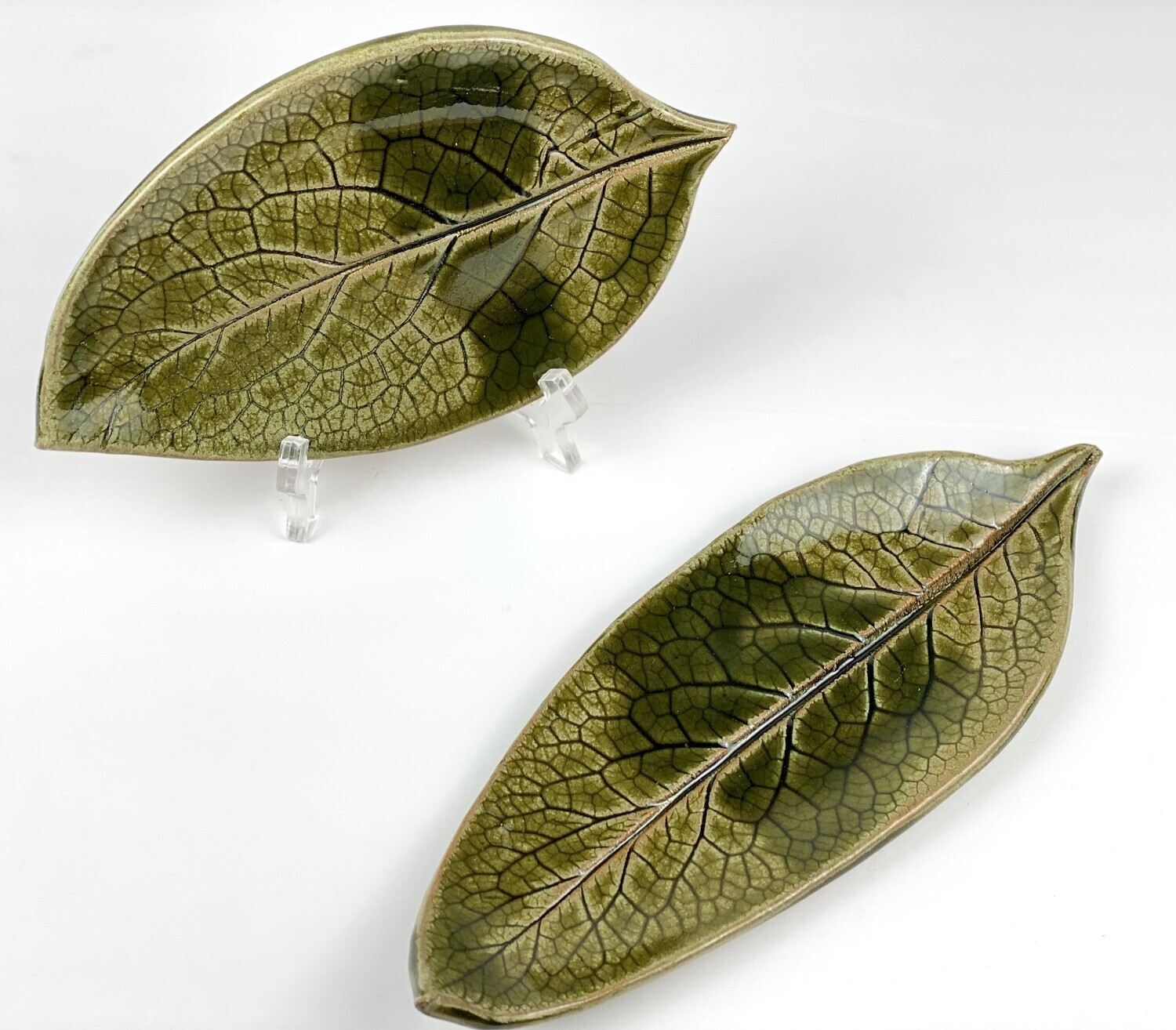 Small green leaf pottery tray