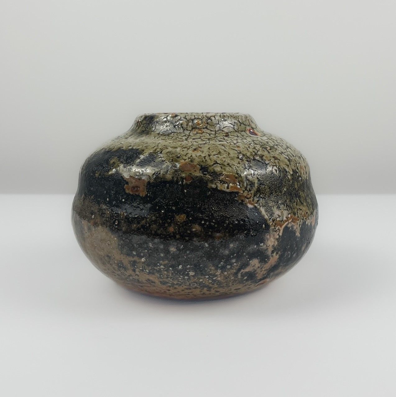 Shino Pottery Vase, Option: Grey/Black 5.25" Diameter