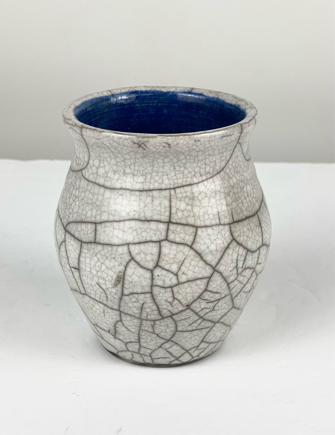 White Crackle Raku Pottery Vase, Options: A