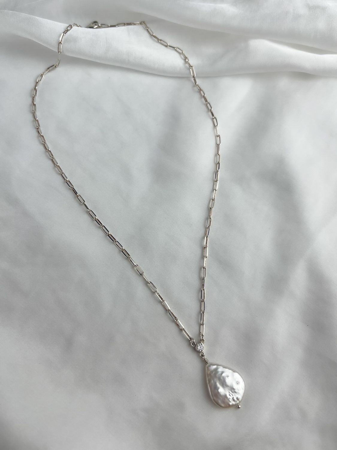 Teardrop Pearl & Masonite SS Pendant