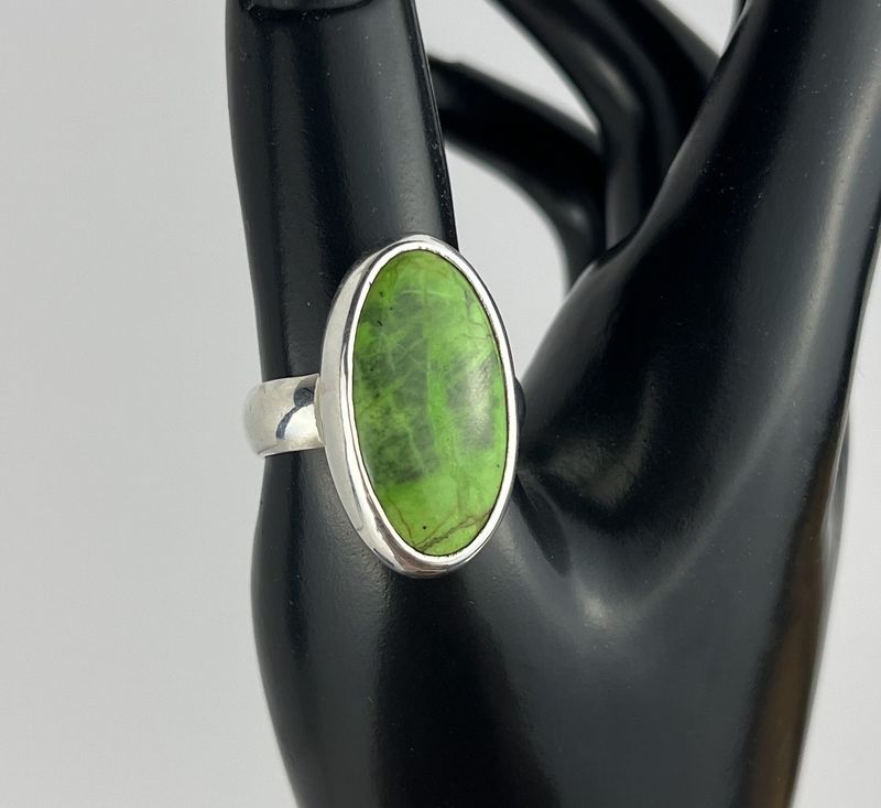Oval Gaspeite Dome Ring, 925 & 999 Sterling Silver