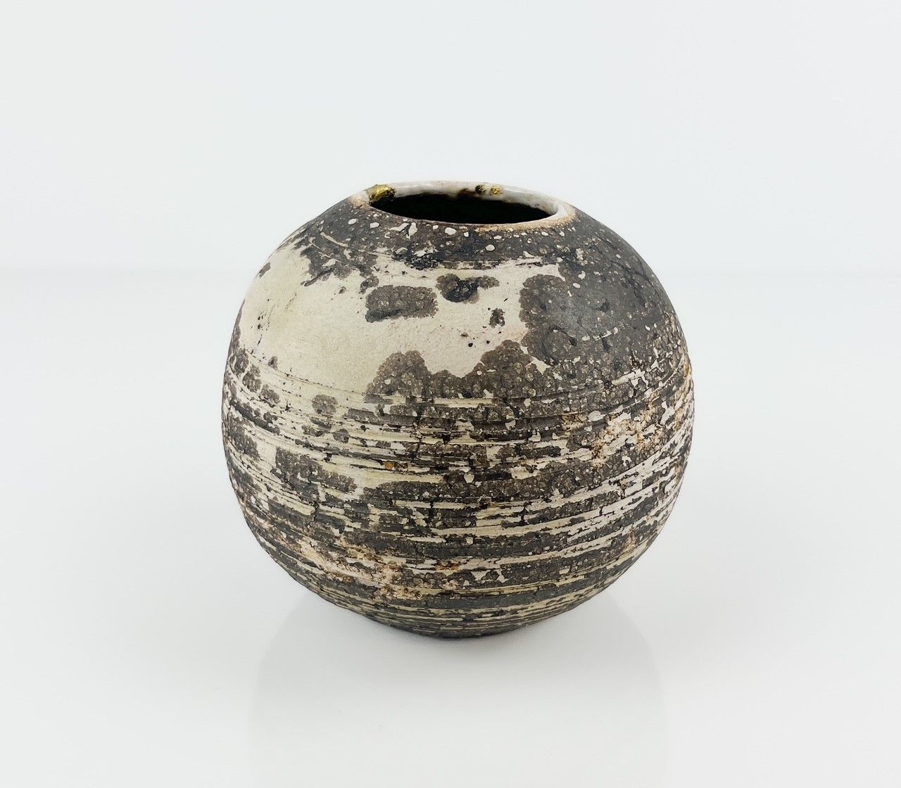 Globe Pot