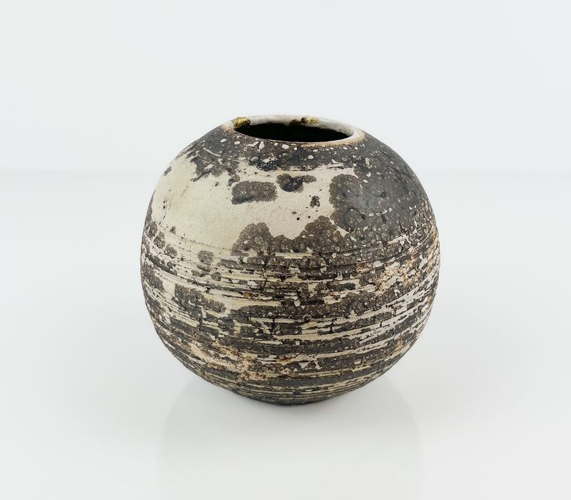Globe Pot