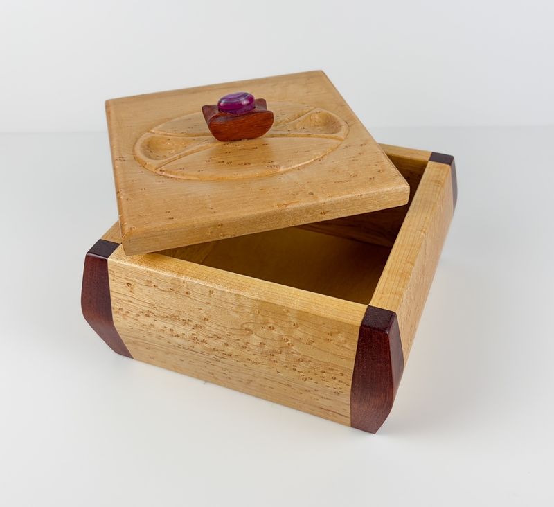 Carved Birdseye with Agate Handle Lidded Wooden Box 7.5x8x5.25