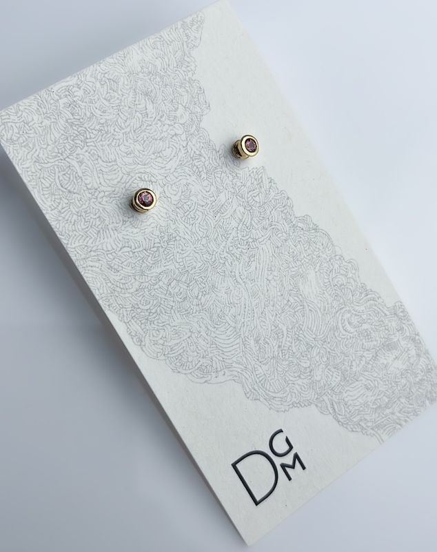 Hourglass 18K Stud Earrings with 2.5mm Champagne Sapphire