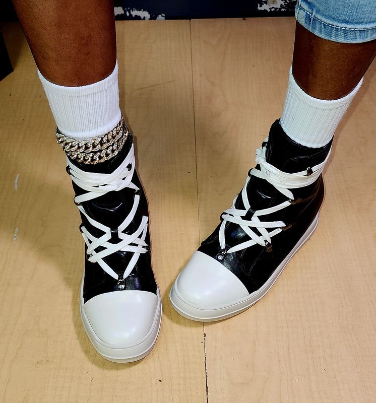 Step sneakers