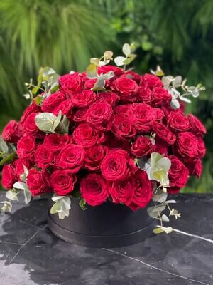 Fleur Ronde, Rococo Luxury - Boutique Rose Red
