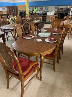 Dining Table w/ 2 leaves and 6 Chairs