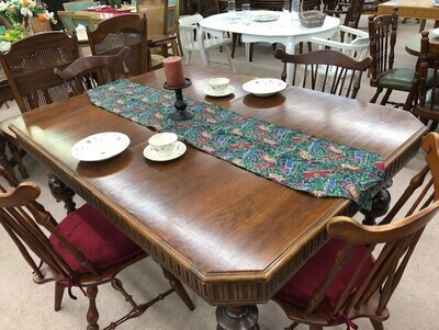 Ornate dining table w/4 chairs