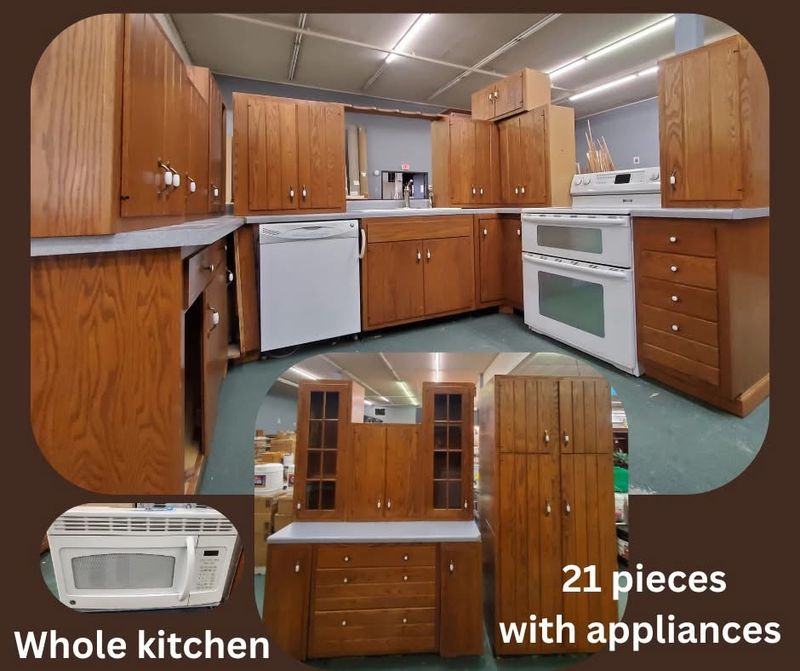Kitchen, oak, 21 pieces, with appliances, EUC Kitchen, oak, 21 pieces, with appliances, EUC