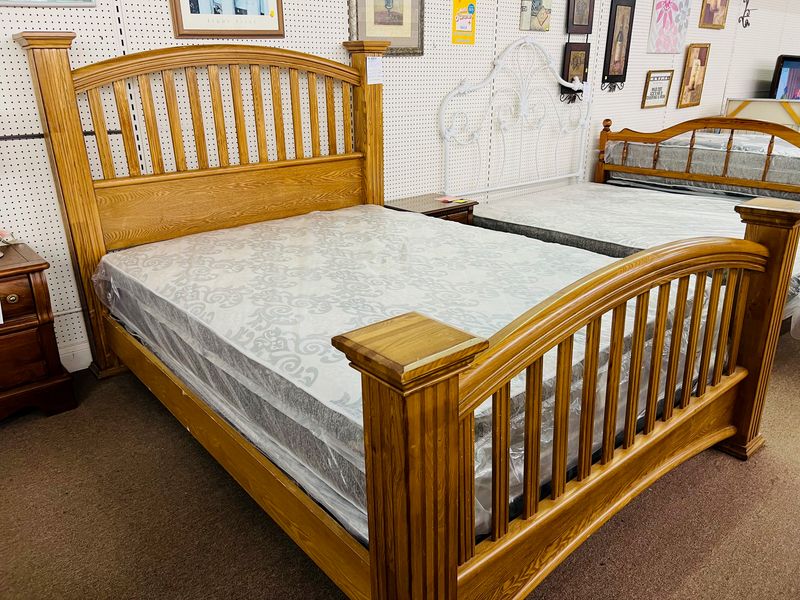 Oak Queen Bed
