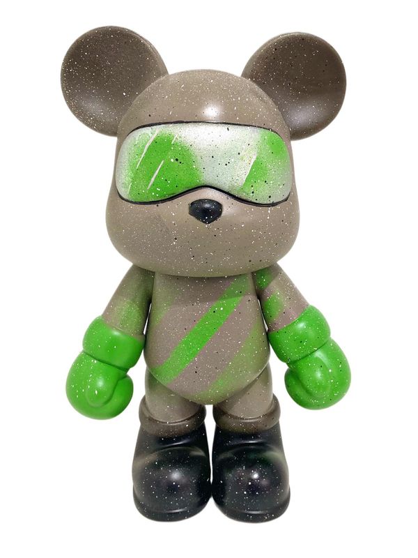 Hypebear winter bear figure