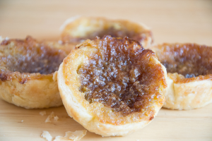 Buttertarts with raisins