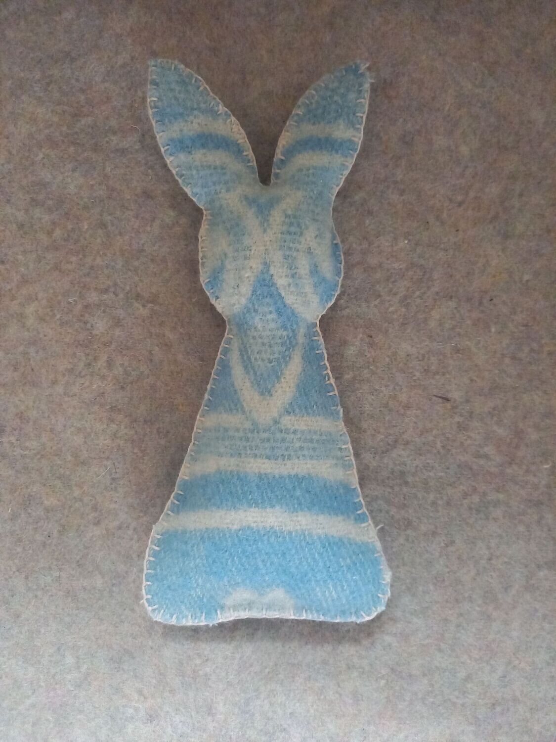 Konijn blauw bloem