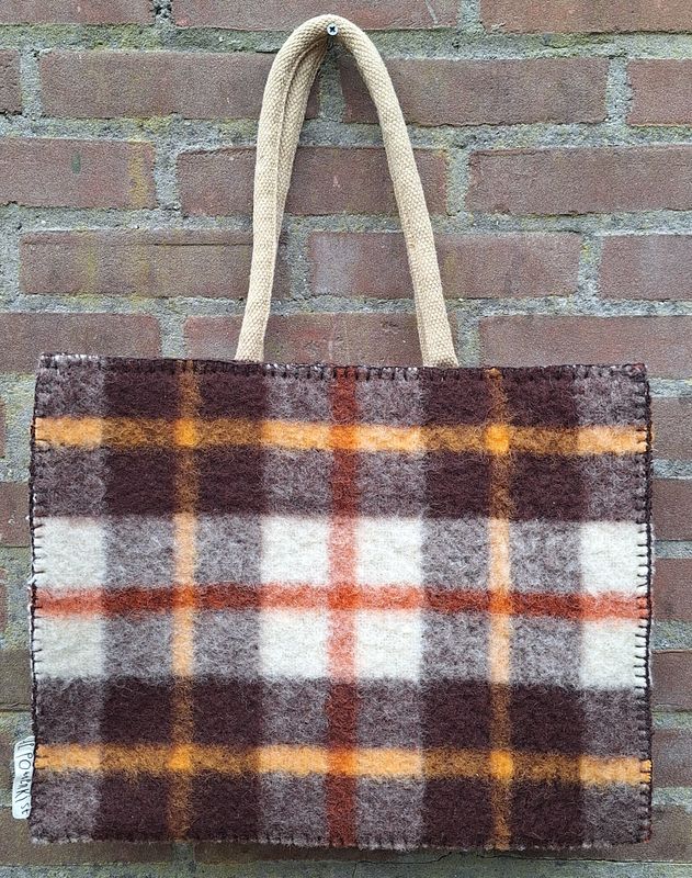 Tas bruine oranje ruit