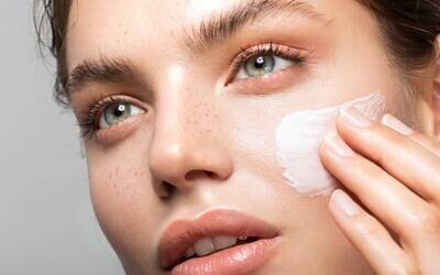 MOISTURISERS