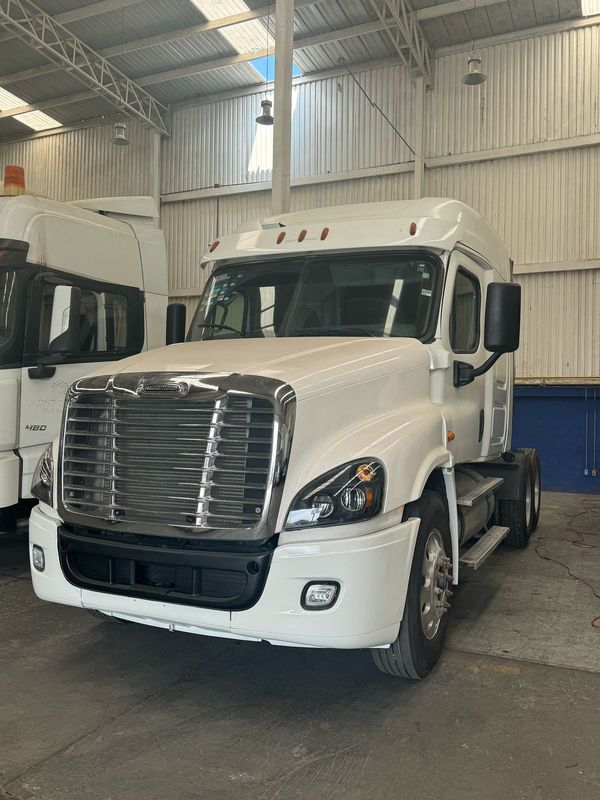 FREIGTHLINER CASCADIA 2016