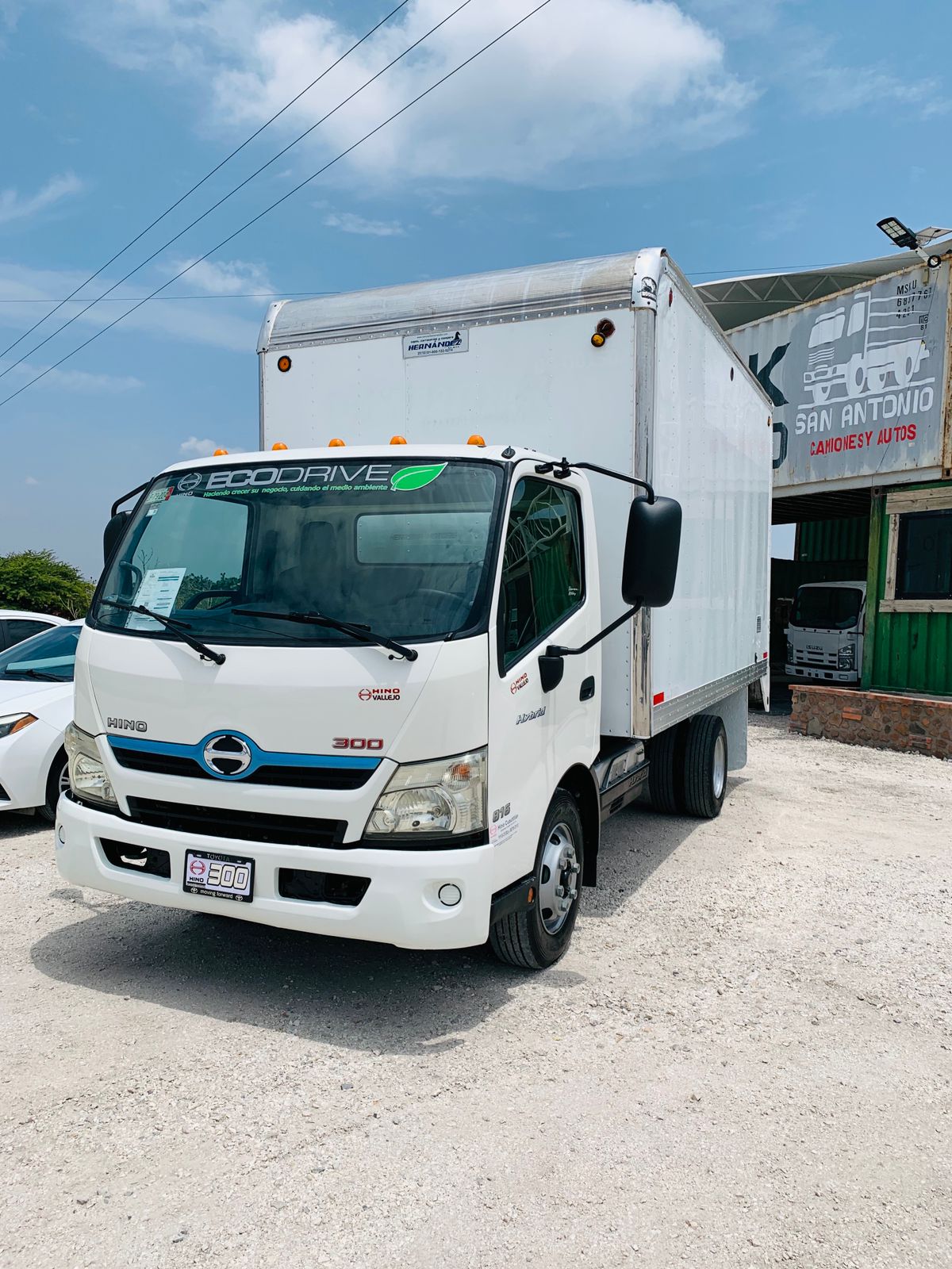 HINO 300 816 2017