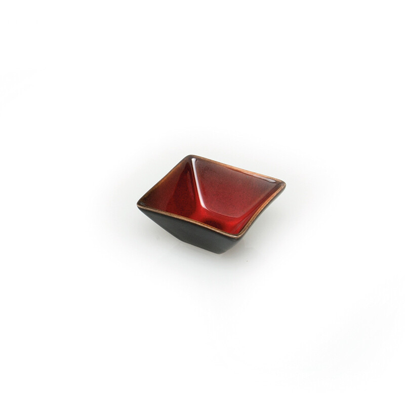 Yegam - Tapered square dish - Col. TERRAROSSA Yegam - Tapered square dish - Col. TERRAROSSA