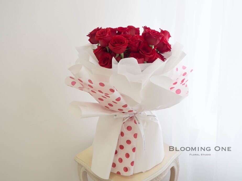 Bohemian Retro (29 stems of red roses)