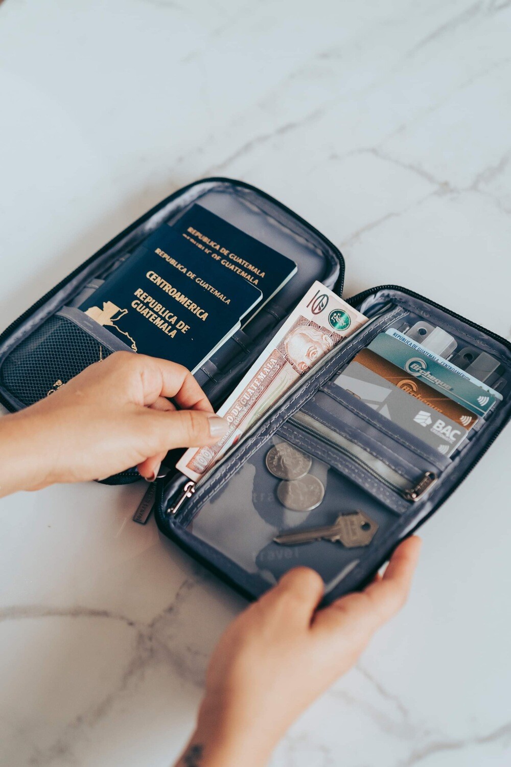 Estuche para documentos de viaje