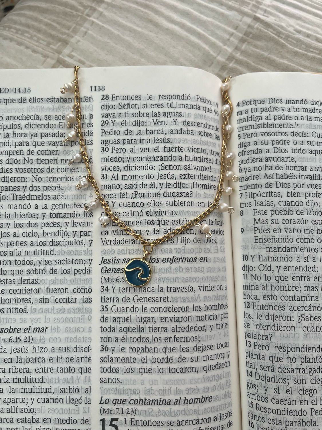 Sobre las aguas “Collar”