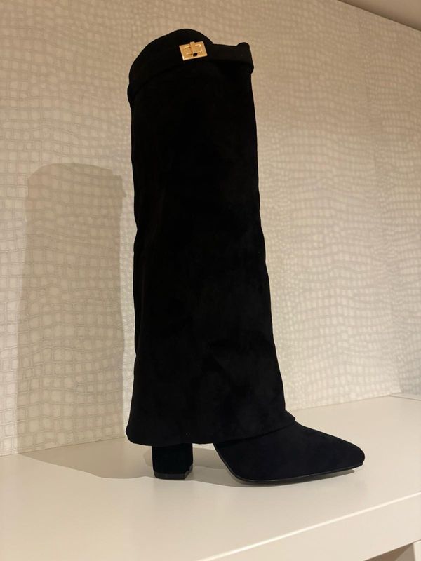 High heel boots