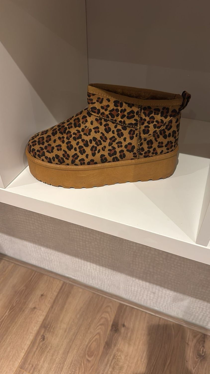 Leopard uggs