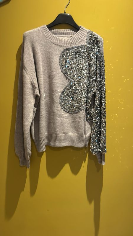 Glitter flower sweater Glitter flower sweater