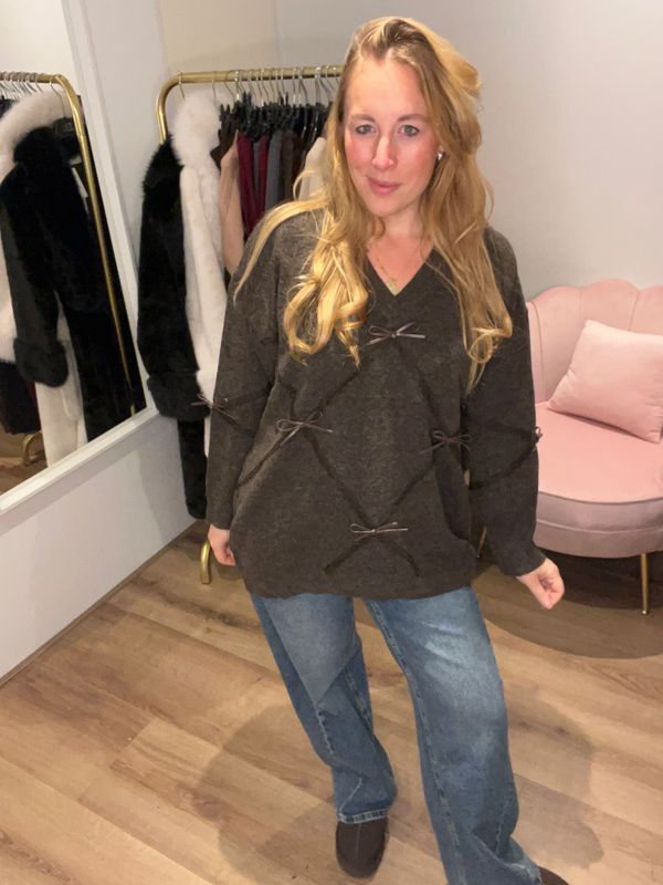 Cute bow sweater - bruin