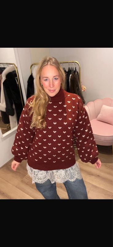 Lace heart sweater burghundy