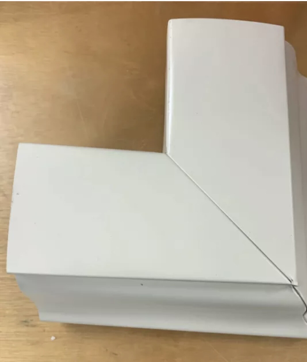 1 - Aluminum Englert 5 - Inch Gutter Outside Box Miter Color White