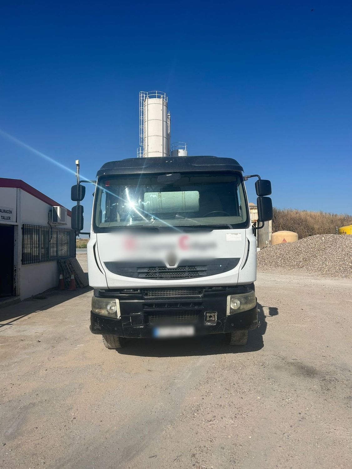 RENAULT P LANDER 320.26  6X4