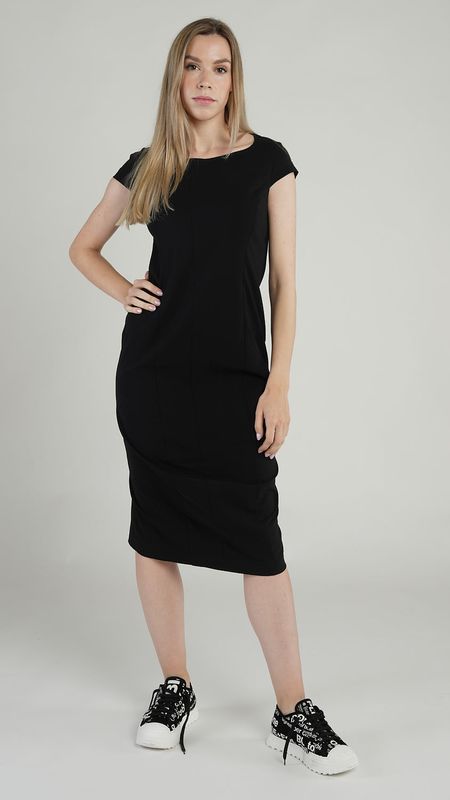Sleek Black Midi Dress – Timeless Silhouette with Modern Edge