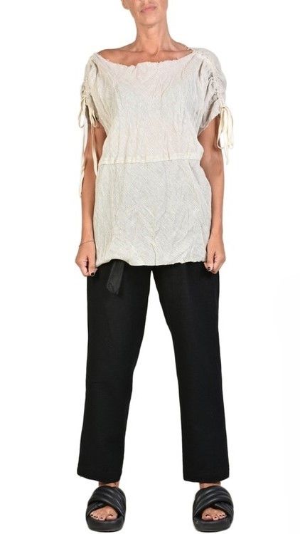 Raw-Edge Linen Top – Lightweight Minimalist Style