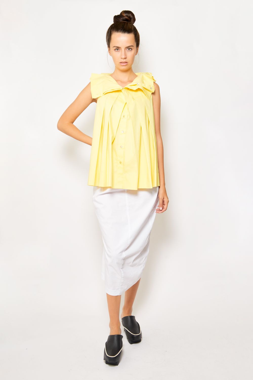 Ruffled Sleeveless Blouse – Elegant Summer Top for Women