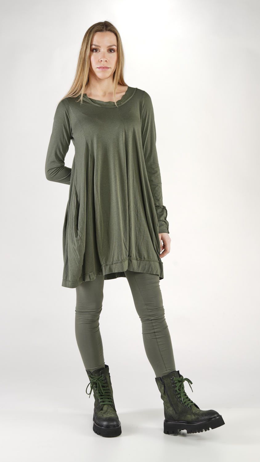 Flowy Long Sleeve Tunic with Pockets – Comfortable Minimalist Top