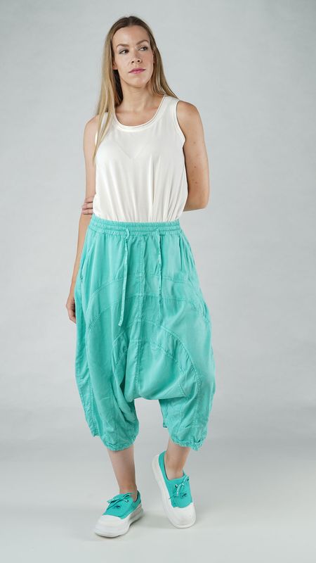 Relaxed Harem Trousers – Casual Loose-Fit Streetwear Relaxed Harem Trousers – Casual Loose-Fit Streetwear