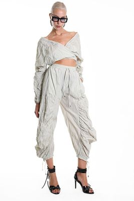Crinkled Ruched Jogger Pants – Stylish Casual Streetwear Crinkled Ruched Jogger Pants – Stylish Casual Streetwear