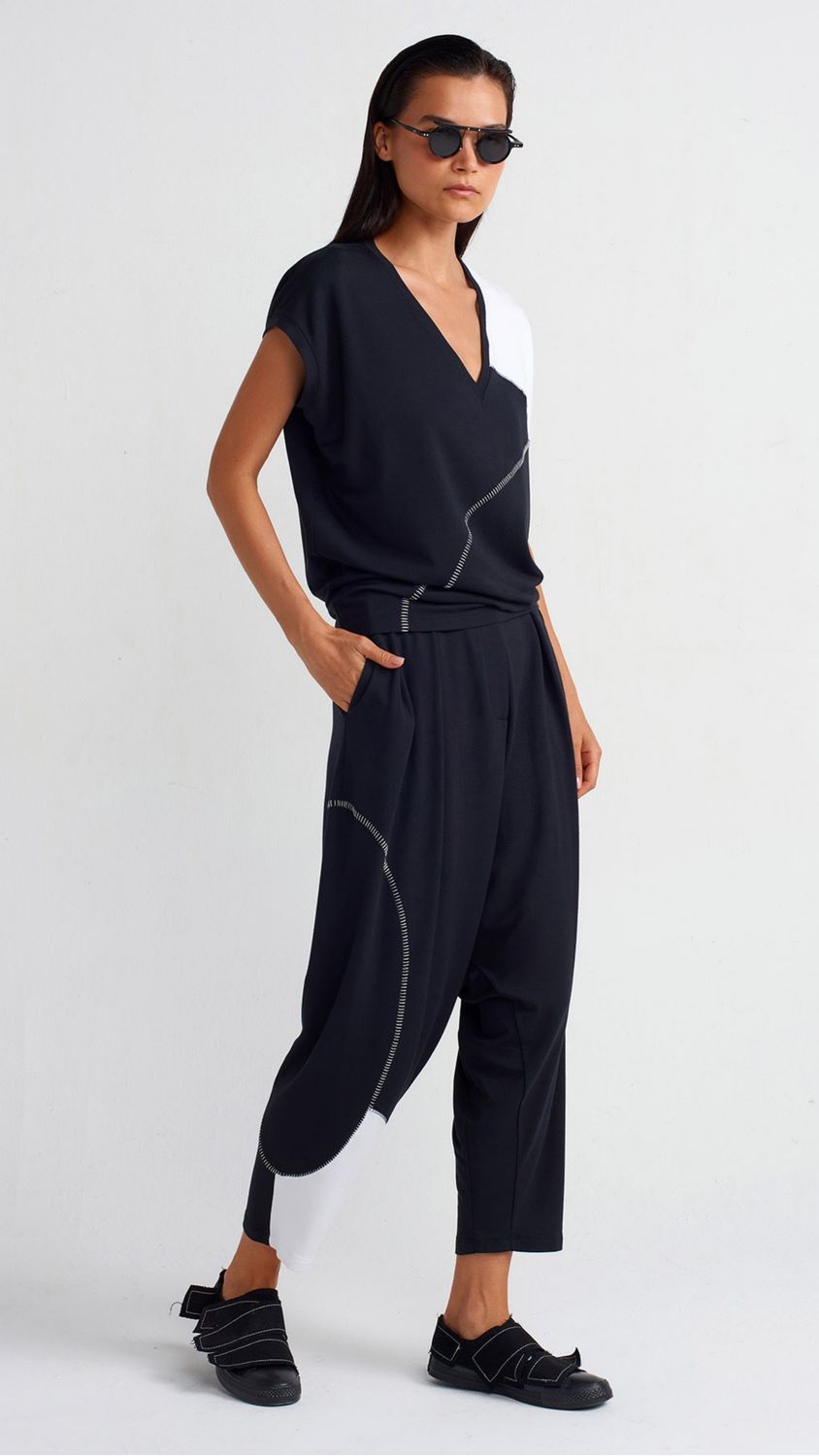 Black &amp; White V-Neck Top – Minimalist Contrast Streetwear