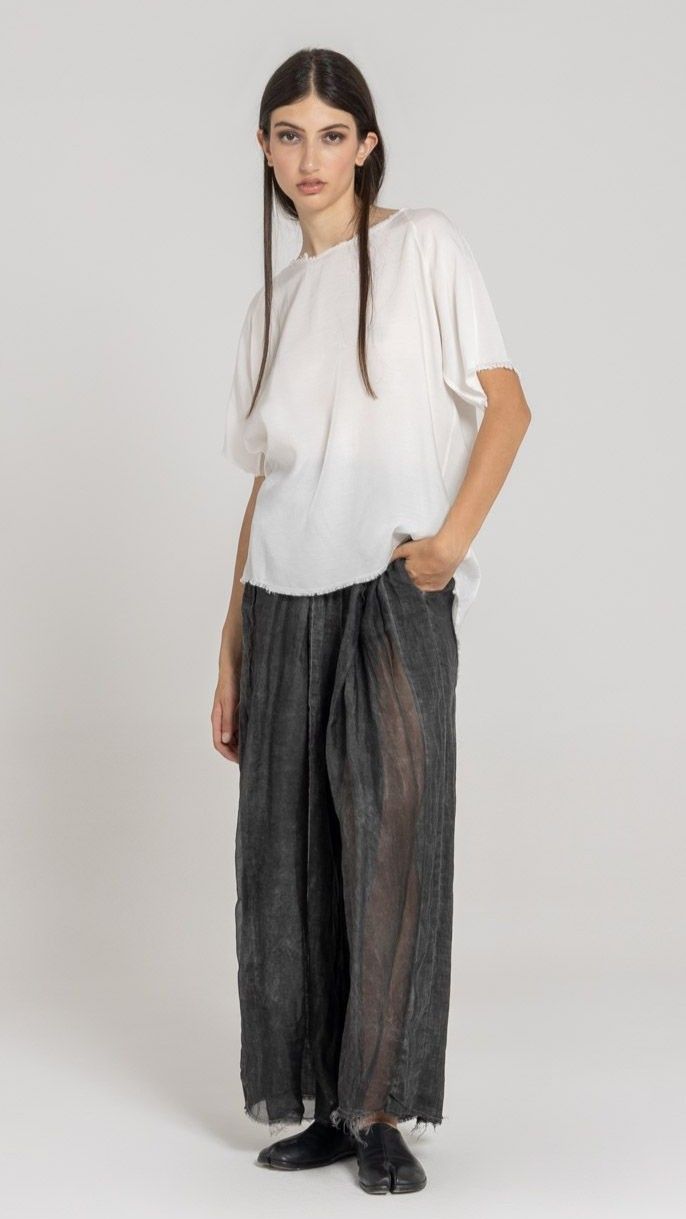 Relaxed Raw-Edge Tee – Minimalist Streetwear Essential