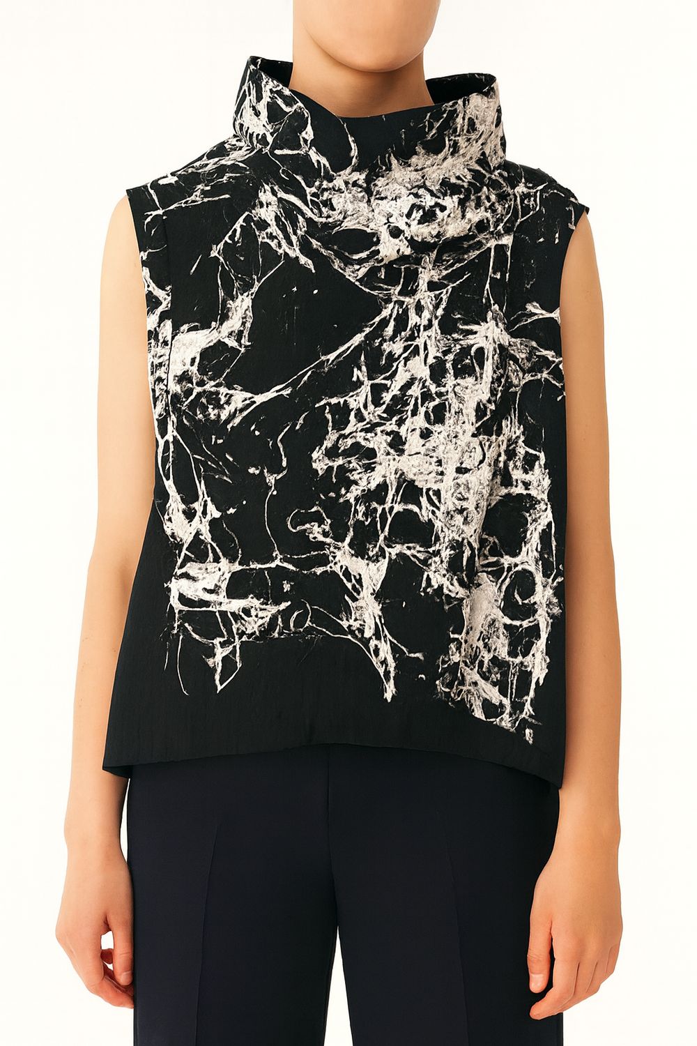 Black &amp; White Abstract Print Sleeveless Top