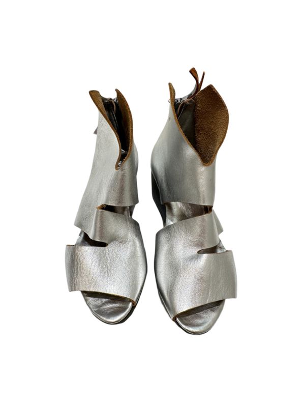 Silver Cutout Sandals – Metallic Statement Footwear