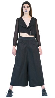 Wide-Leg Cropped Pants – Modern Minimalist Trousers for Women